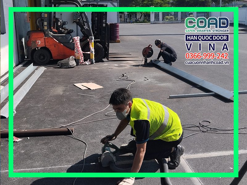 lắp đặt cửa cuốn nhanh tự phục hồi tại nhà máy sữa