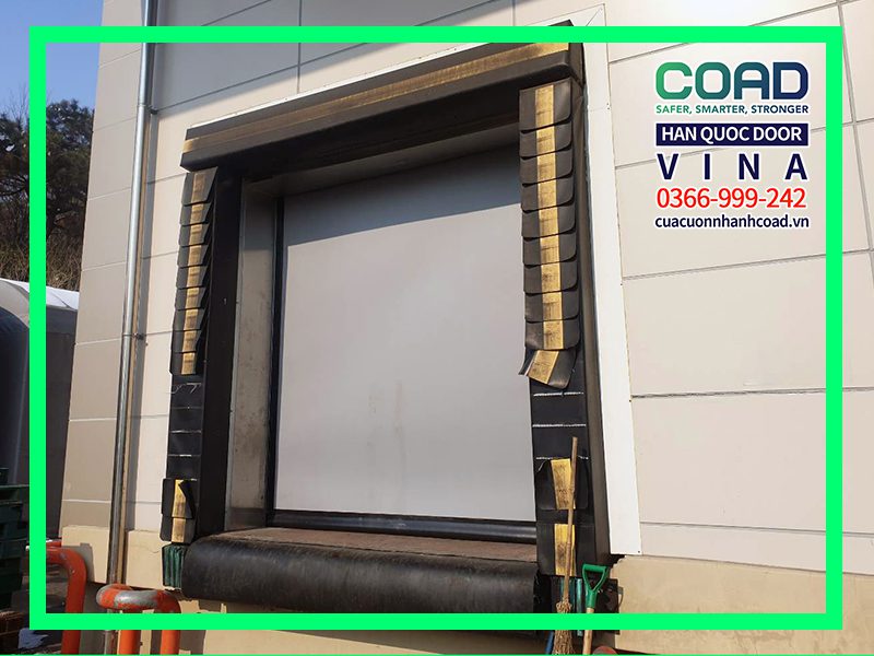 Cửa cuốn nhanh COAD kết hợp dockseal cho nhà máy thực phẩm