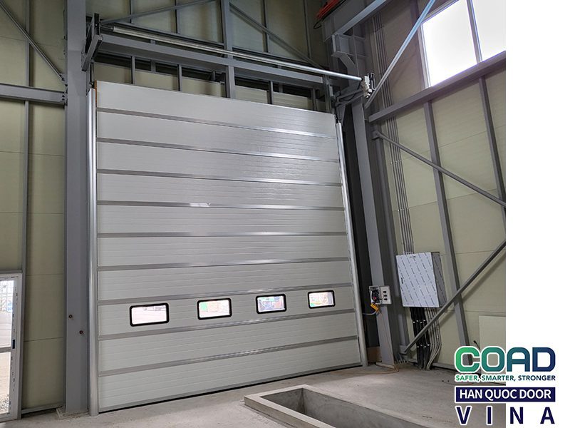 cửa trượt trần có ô lấy sáng - cửa cuốn coad