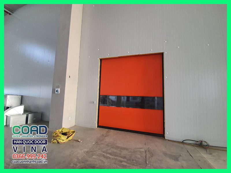 Lắp cửa cuốn nhanh tại xưởng sản xuất hộp giấy carton