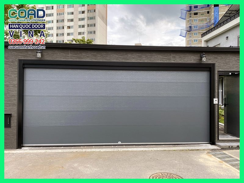 Cửa gara ô tô trượt trần màu xám đen