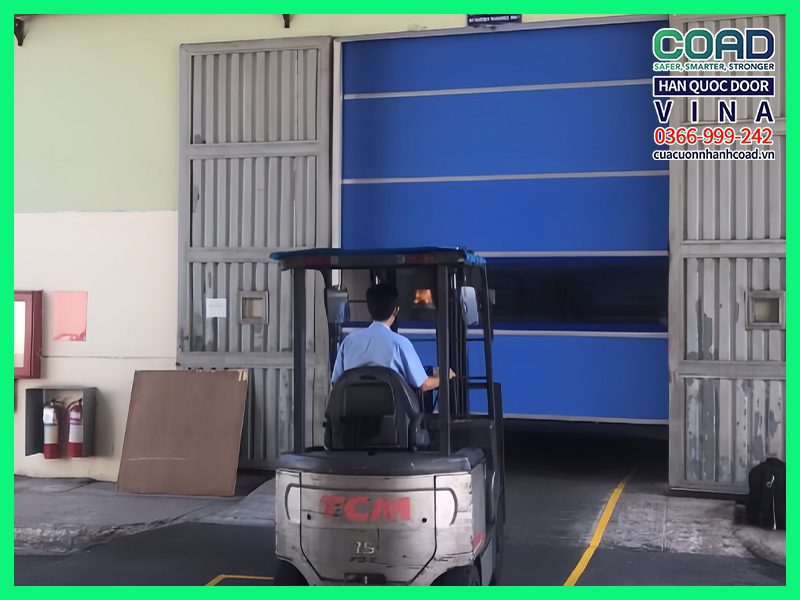 cửa cuốn PVC tiêu chuẩn kết hợp cảm biến dành cho xe nâng