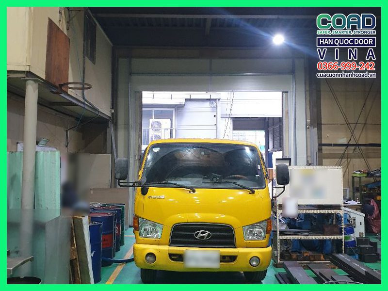 Trước khi lắp đặt cửa tại nhà máy sản xuất bulong