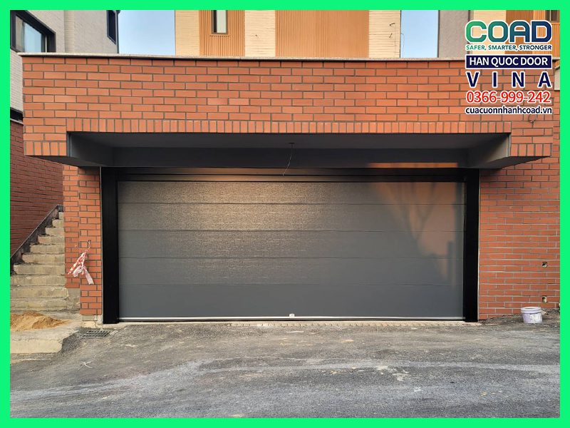 Cửa garage panel màu xám đen