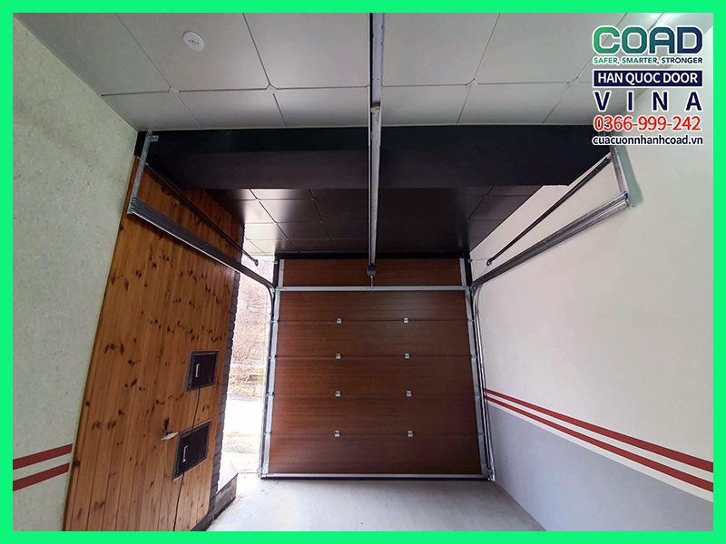 Cửa cuốn hầm để xe màu gỗ