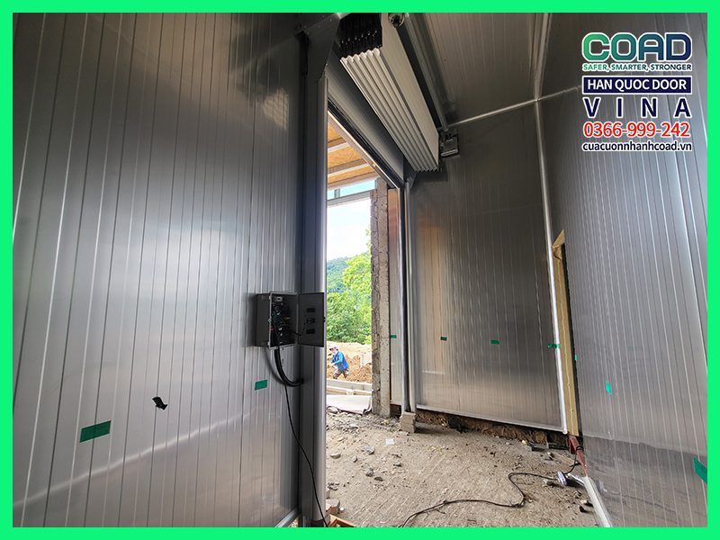 cửa trượt trần panel 