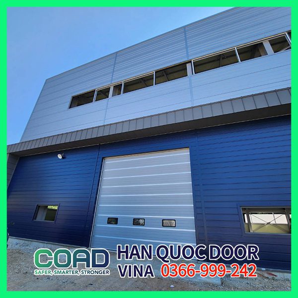 Cửa trượt trần xếp chồng có ô lấy sáng