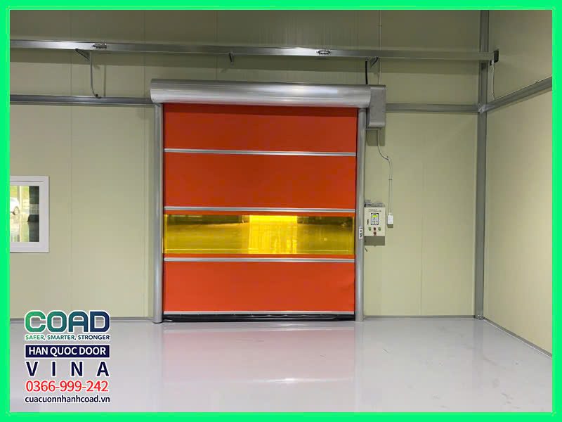 màn cửa màu vàng trong