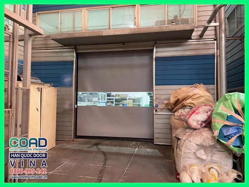 Cửa cuốn nhựa PVC tốc độ cao tự phục hồi màu xám có màn trong - COAD VINA