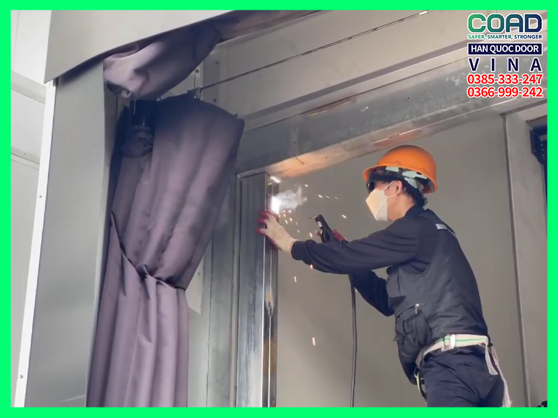 thi công lắp đặt cửa cuốn nhanh PVC