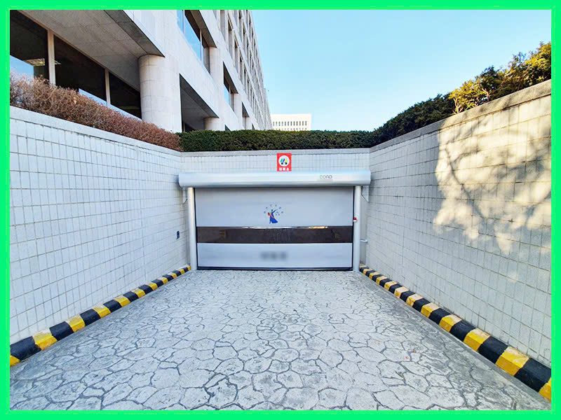 Cửa nhanh tự phục hồi