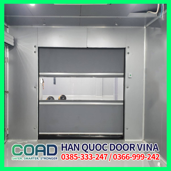 ứng dụng cửa cuốn nhanh trong trung tâm logistics hiện đại