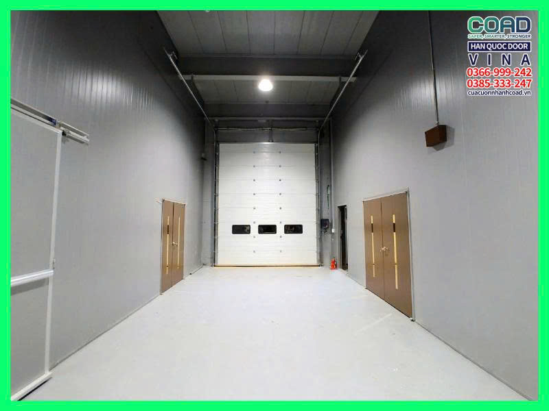 lắp đặt cửa trượt trần cho kho nhập hàng