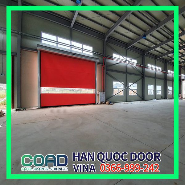 nên lắp cửa cuốn nhanh hay cửa trượt trần cho nhà máy