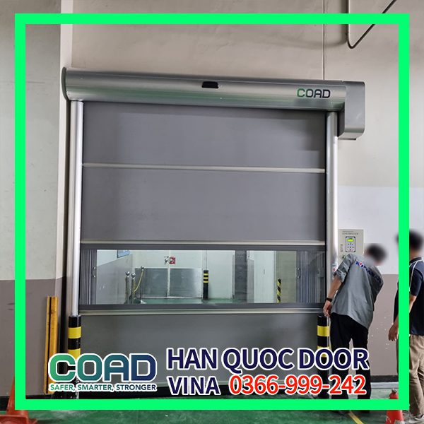 Cửa cuốn nhanh gỉ sét trong kho lạnh công nghiệp