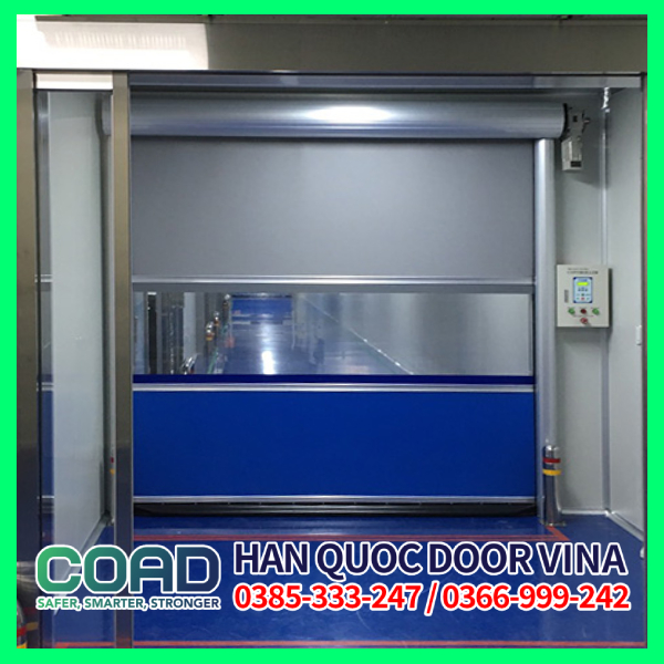 xe nâng va chạm cửa và giải pháp cửa cuốn nhanh tuej phục hồi